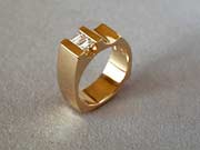 Ring: 18 kt yellow gold
